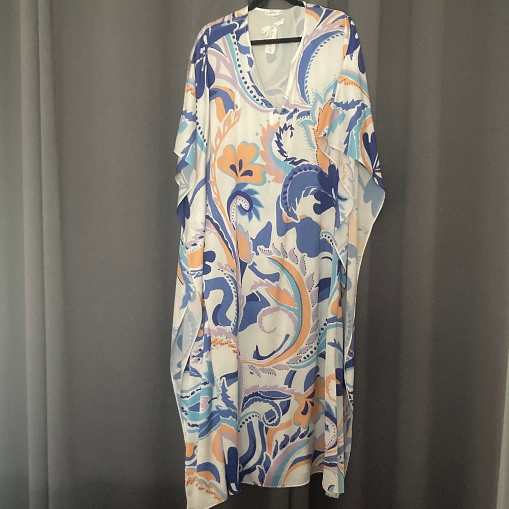 MAKE AN OFFER!
Silk Elegant Multicolor Women's Dress / cover up size M/L
